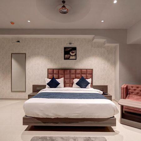Hotel Sparsh Divine 阿穆达巴 外观 照片