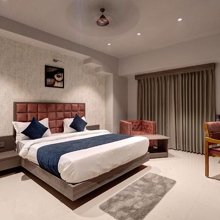 Hotel Sparsh Divine 阿穆达巴 外观 照片