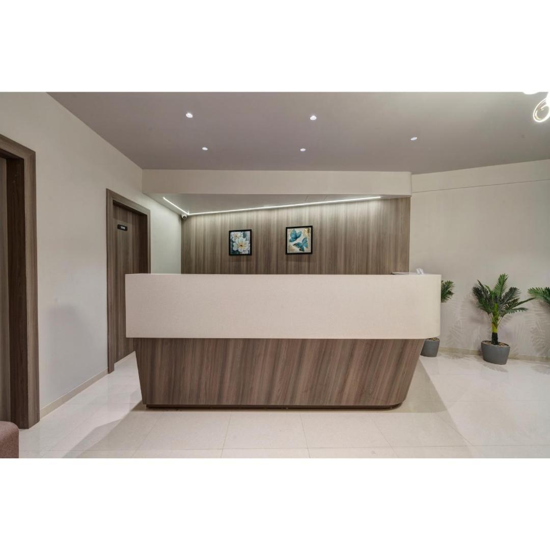 Hotel Sparsh Divine 阿穆达巴 外观 照片