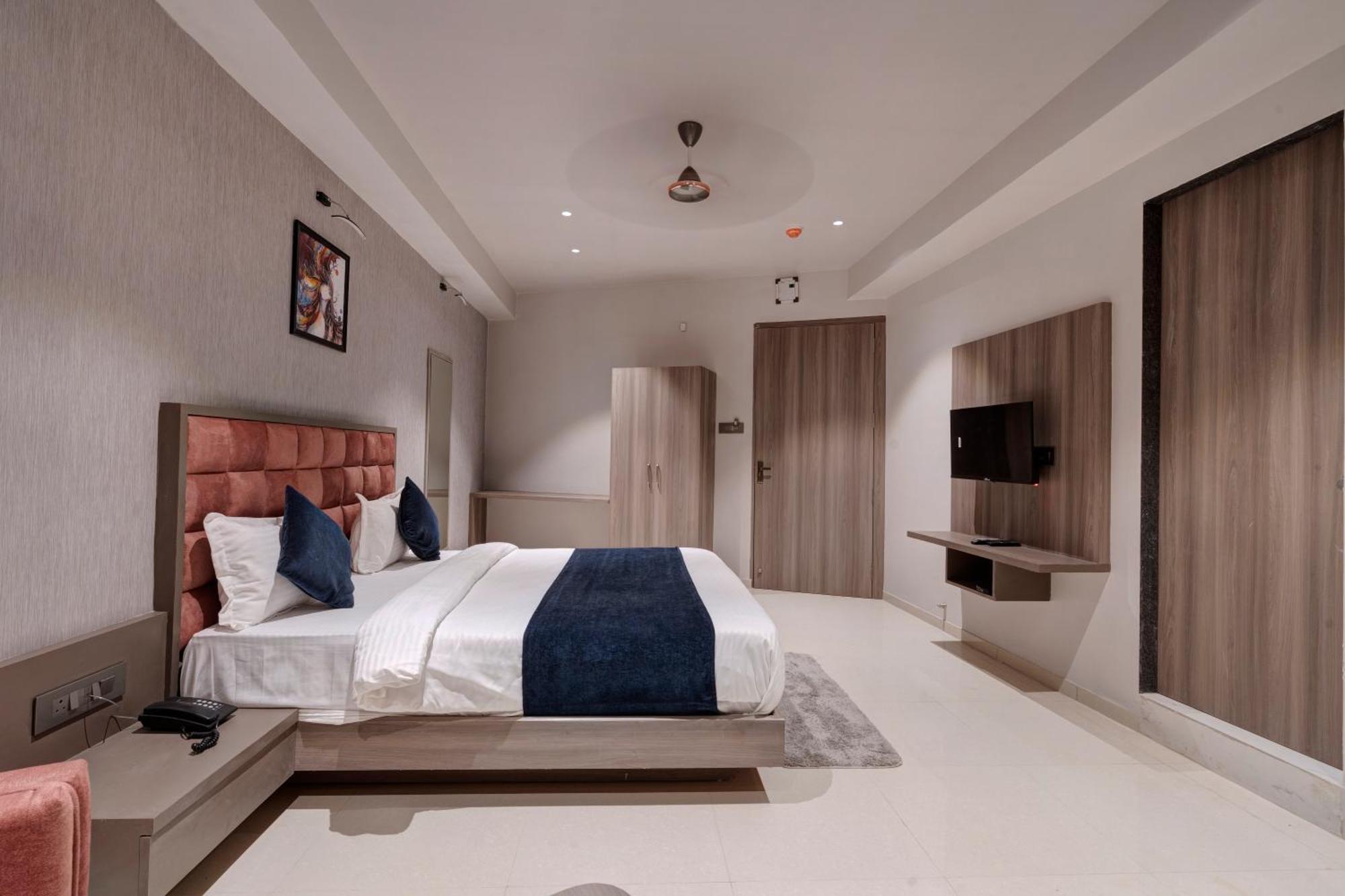 Hotel Sparsh Divine 阿穆达巴 外观 照片