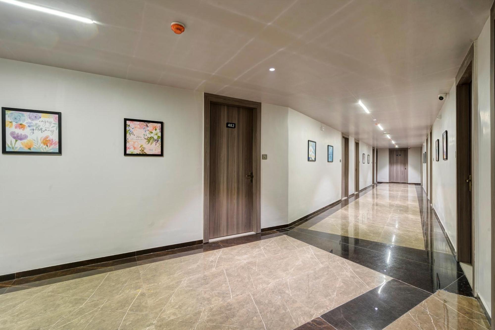 Hotel Sparsh Divine 阿穆达巴 外观 照片