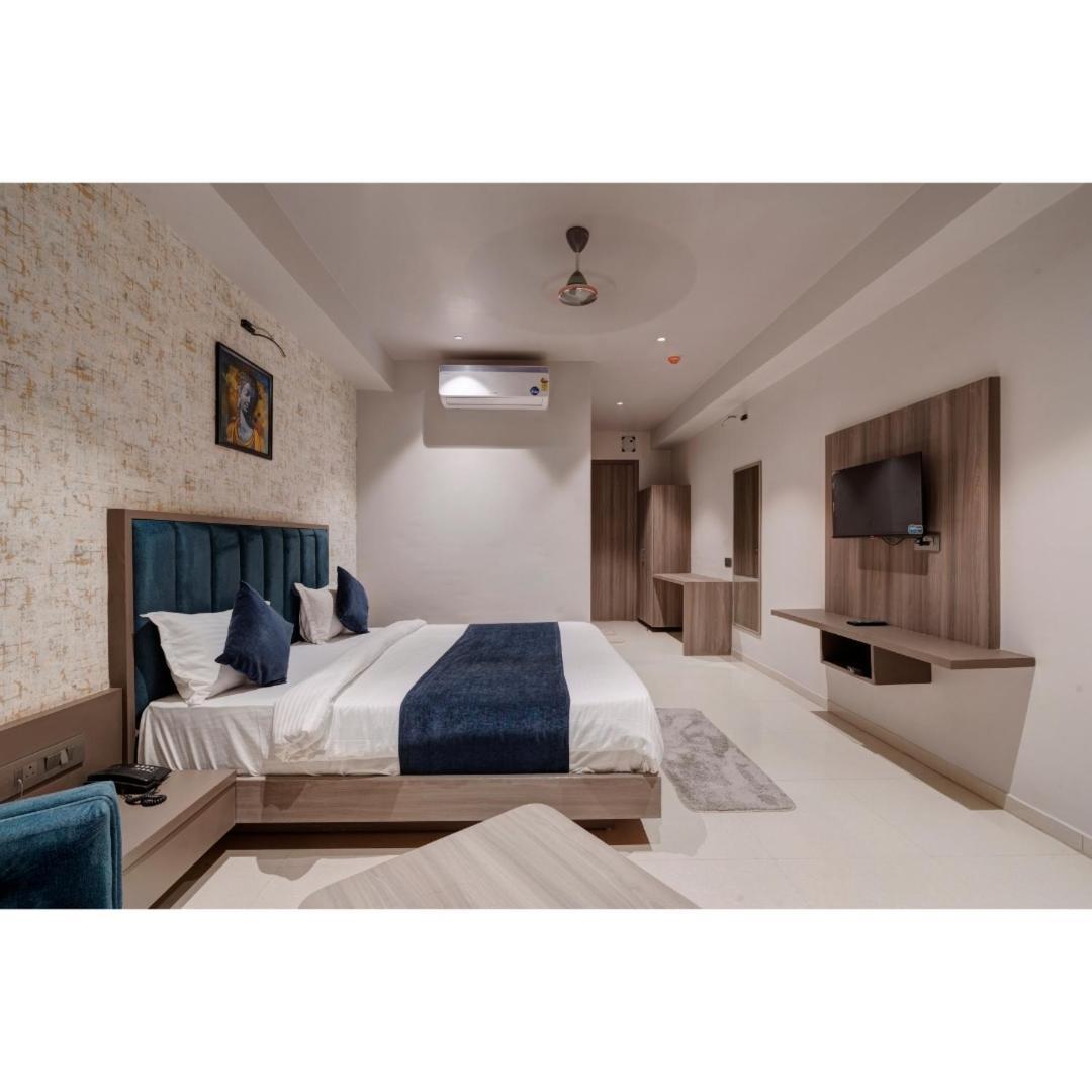 Hotel Sparsh Divine 阿穆达巴 外观 照片